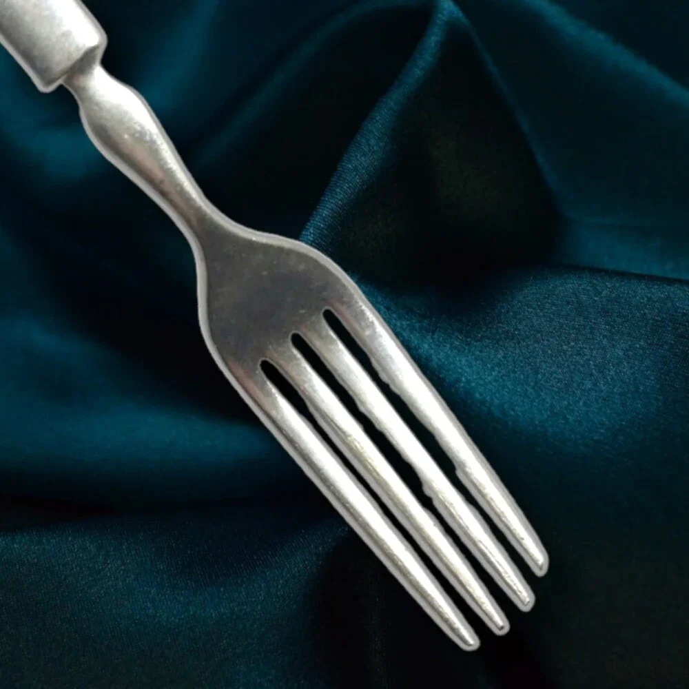 1847 Rogers Bros-Meriden Britannia Co Plain Round Dinner Fork-Vintage-Modern